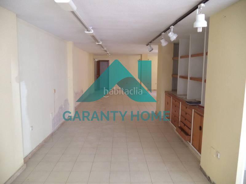 Foto 46a4688f-7e03-40dd-bf6c-1b81dda7aae1. Alquiler local comercial se alquila local en antonio hurtado en Cáceres