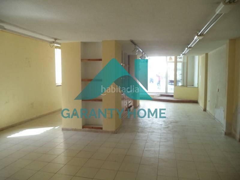 Foto c7c88bfd-4cef-4d4d-ac97-65fef5e97779. Alquiler local comercial se alquila local en antonio hurtado en Cáceres