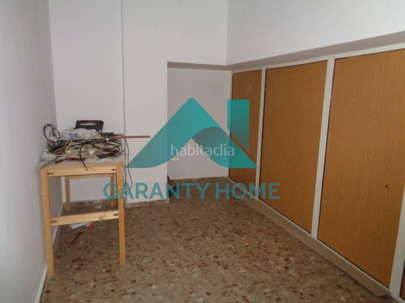 Foto 106ec0b7-6c55-4a69-ad66-6ce6a0dbc8ac. Alquiler local comercial se alquila local comercial en zona centro en Cáceres