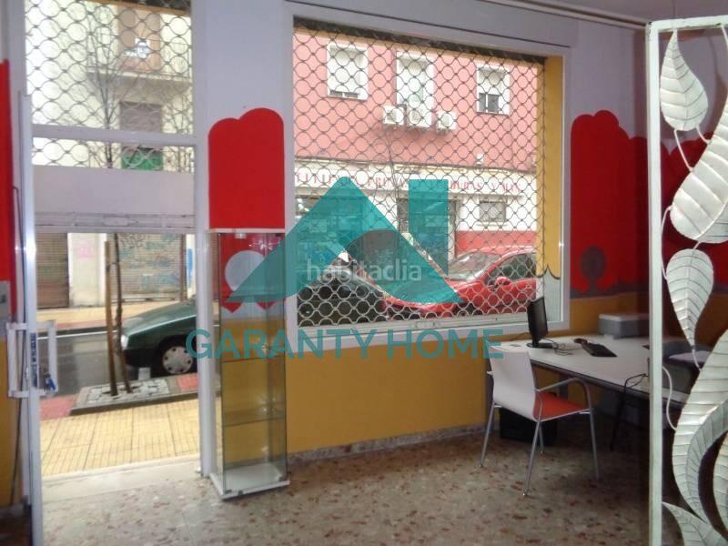 Foto c3c091c2-f98f-40a3-9c43-41b35a3c3787. Alquiler local comercial se alquila local comercial en zona centro en Cáceres