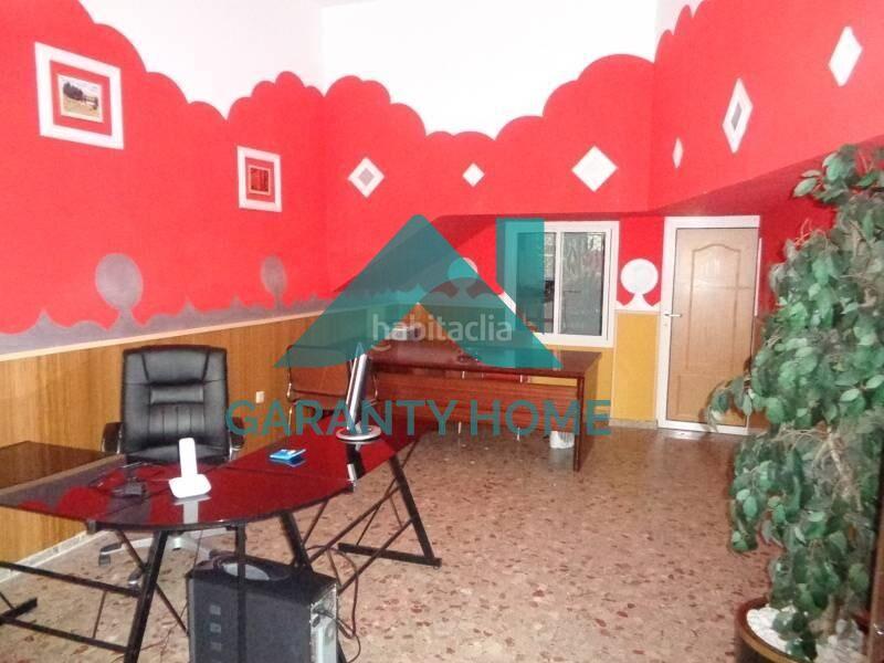 Foto ce74f16a-93b5-4246-9c14-38825a864c44. Alquiler local comercial se alquila local comercial en zona centro en Cáceres