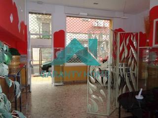Lloguer Local Comercial a Casco Antiguo. Se alquila local en zona colón