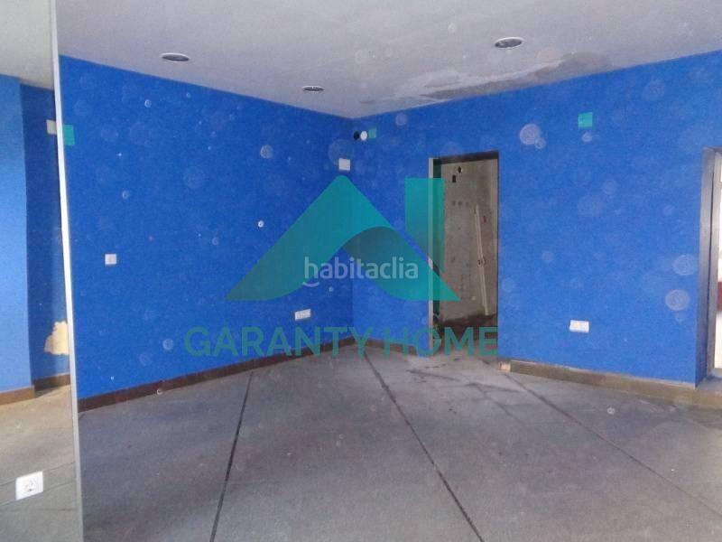 Foto 614e1496-353c-47bb-9f83-9a074d9e21d3. Alquiler local comercial se alquila local comercial en zona cruz de los caídos excelente ubicación en Cáceres