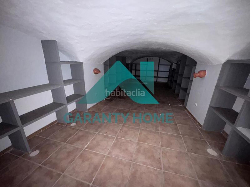 Foto 7d5b3661-1f83-489f-bfce-023f1f347b0c. Alquiler local comercial se alquila local comercial en zona pintores céntrico y funcional en Cáceres