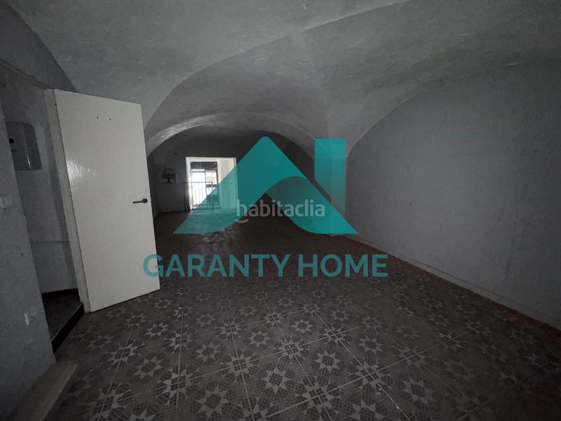 Foto 8dcc923c-890e-42d7-b9ec-f5d53b209633. Alquiler local comercial se alquila local comercial en zona pintores céntrico y funcional en Cáceres