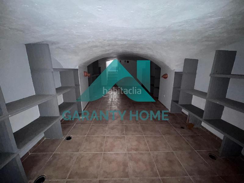 Foto c2e84df1-5344-4887-99e5-127de87797fd. Alquiler local comercial se alquila local comercial en zona pintores céntrico y funcional en Cáceres