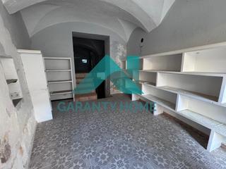Lloguer Local Comercial a Casco Antiguo. Se alquila local en zona pintores