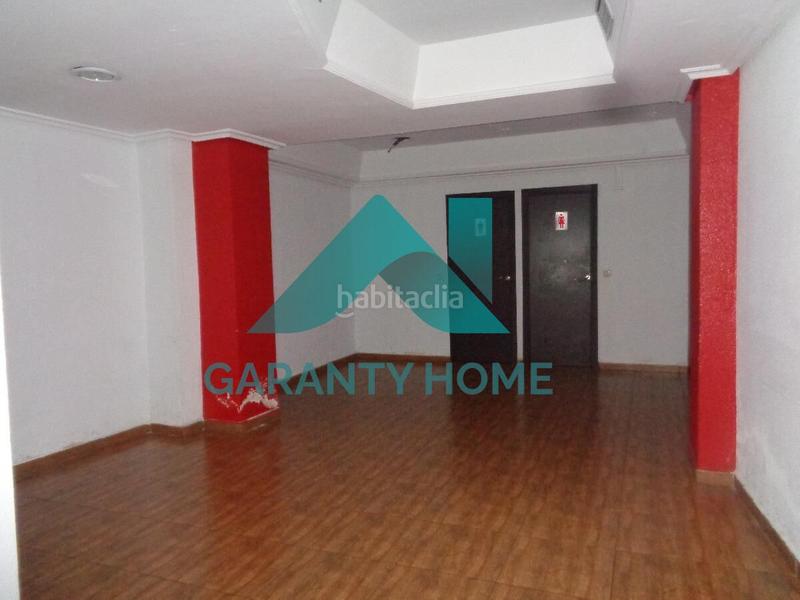 Foto 0cd184e4-f1b0-4118-8bae-0800610aa552. Alquiler local comercial  en pleno centro ! en Cáceres