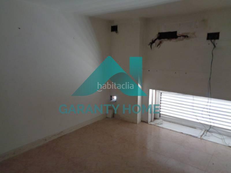 Foto 6c7e929e-00d6-4948-9fc6-0afc3c82dc74. Alquiler local comercial se alquila local comercial en zona Centro en Cáceres