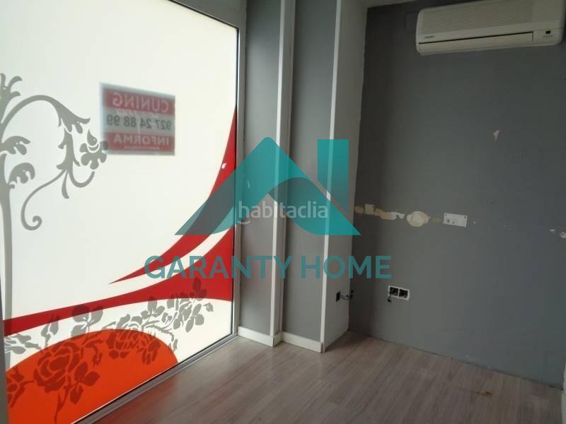 Foto ae0e7b65-7ade-41da-9836-0e36e6292884. Alquiler local comercial se alquila local comercial en zona Centro en Cáceres