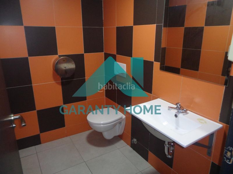 Foto 3a5f2dc2-80a8-486f-9cb7-fe2acdd11ff6. Local comercial a Centro Cáceres