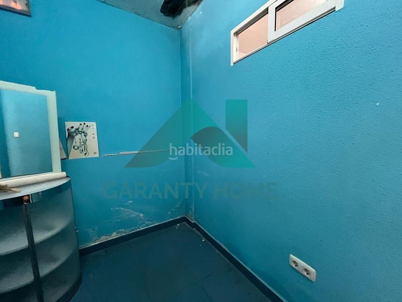 Foto acd8a1a2-30f4-43fb-9bf5-1d14d074cb8c. Alquiler local comercial se alquila local comercial en pleno centro ! en Cáceres