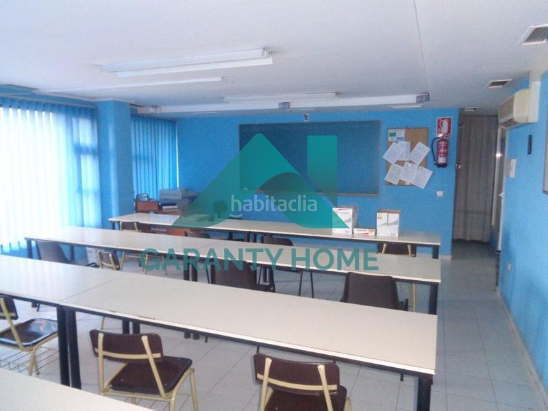 Foto e85b4917-bd9e-4a3a-a01d-1e6b544430b8. Local comercial a Centro Cáceres
