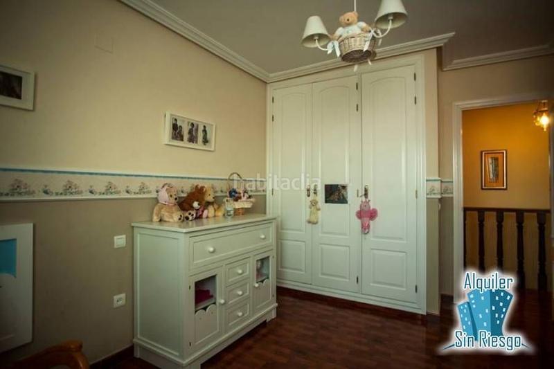 Foto e454cd78-7c9d-4323-ae70-480b7cec7228. Casa adosada se vende adosado totalmente reformado en residencial universidad en Cáceres