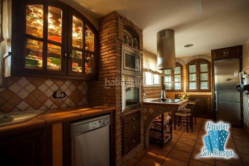 Foto e620d3ba-b2c5-49b4-92ce-32f38c201ea3. Casa adosada se vende adosado totalmente reformado en residencial universidad en Cáceres