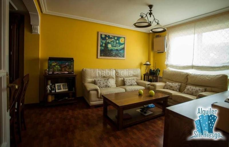 Foto ec9996cf-bd22-4aa5-a7cc-8d88142c2ba2. Casa adosada se vende adosado totalmente reformado en residencial universidad en Cáceres