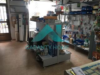 Location Local commercial à Malpartida de Cáceres. Se alquila local comercial en plaza mayor malpartida de caceres