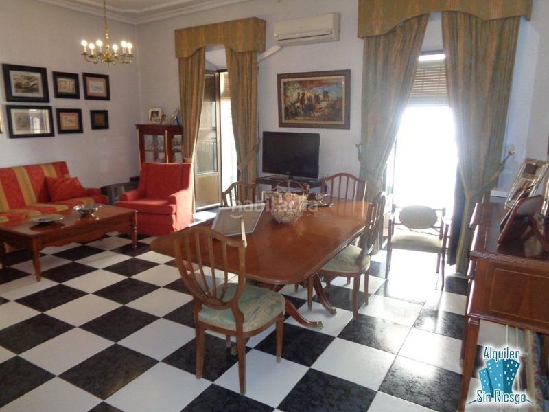 Foto bfc509f8-ae4f-4446-9a2a-a7d64d94f54e. Flat with heating in Casco Antiguo Cáceres