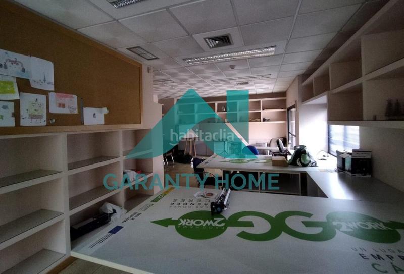 Foto 0a884f35-5449-4f33-9c8d-2da8f8799279. Alquiler oficina se alquila despacho en zona Centro en Cáceres