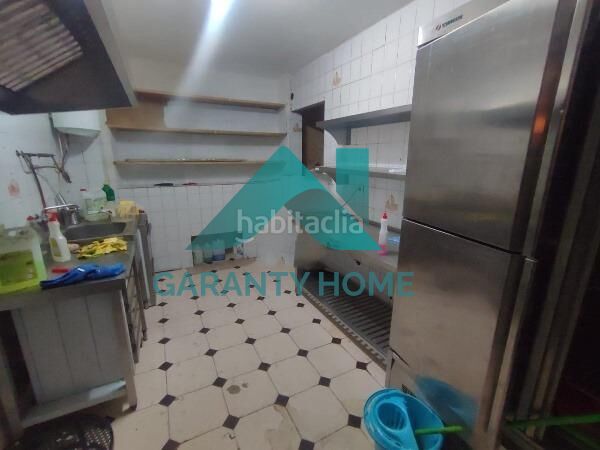 Foto 4c5f6b17-2752-420b-b750-68a7cc7f9343. Local comercial a Centro Cáceres