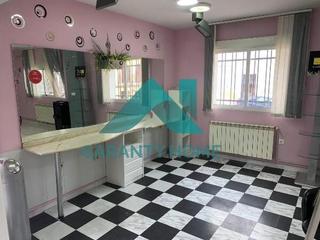 Lloguer Local Comercial a Casco Antiguo. Se alquila local comercial en zona san justo