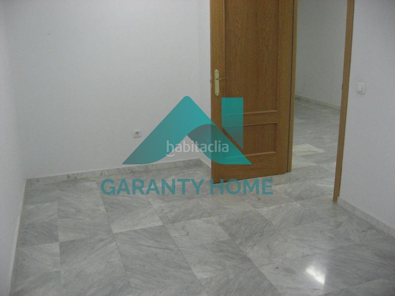 Foto bc1d0804-9f67-4082-8e5e-b153ff2aeedd. Alquiler oficina se alquila despacho en zona Centro. en Cáceres