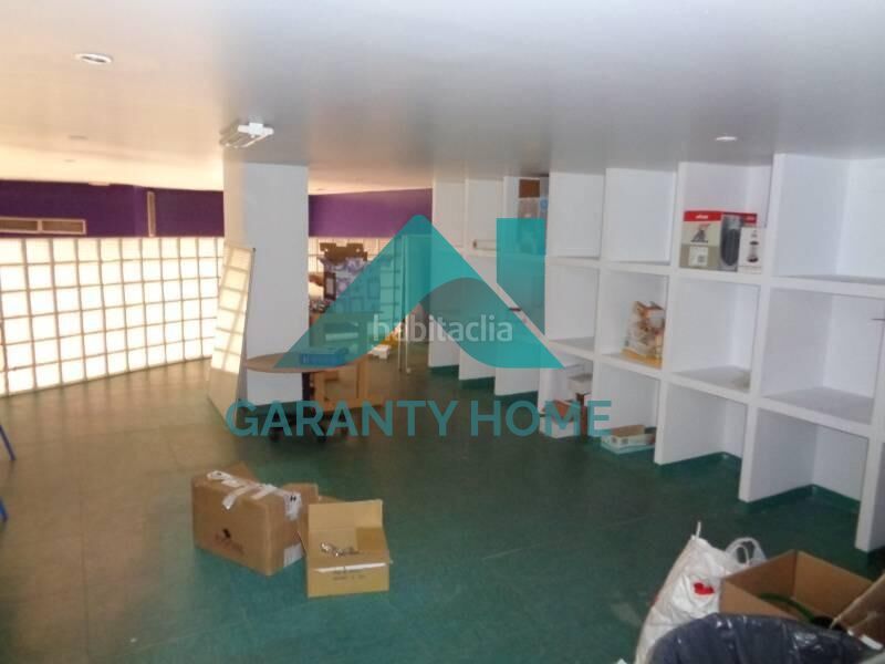 Foto 3f29e24c-0b83-42f3-a888-83e1a032ae5f. Alquiler local comercial se alquila local comercial en zona canovas en Cáceres