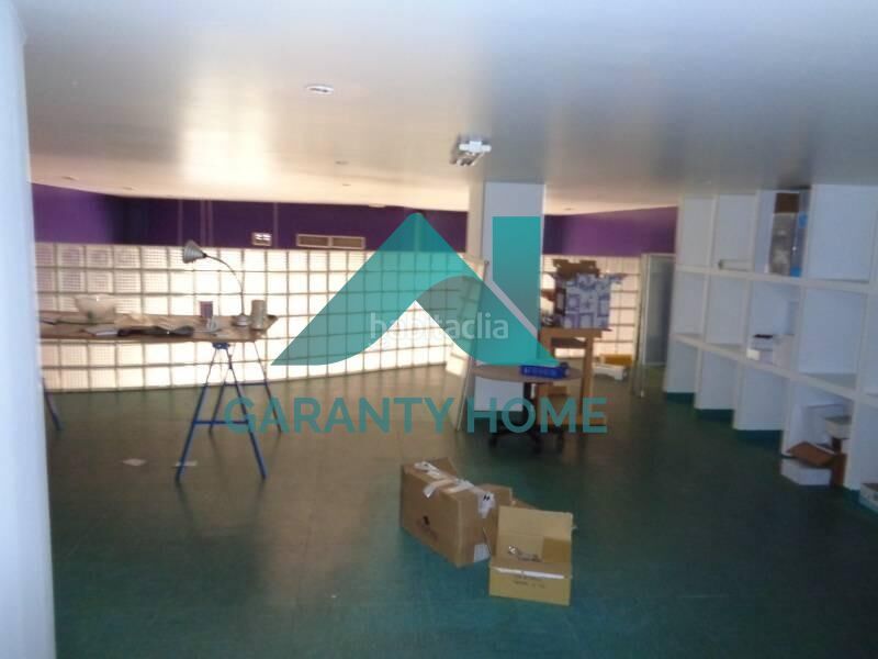 Foto 4ea7d4ab-a0c0-455e-8880-170affee1610. Alquiler local comercial se alquila local comercial en zona canovas en Cáceres
