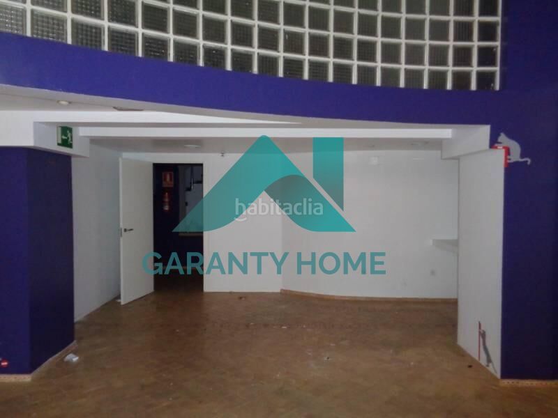 Foto be40e596-19df-43ee-afbe-085bb4e96a49. Alquiler local comercial se alquila local comercial en zona canovas en Cáceres