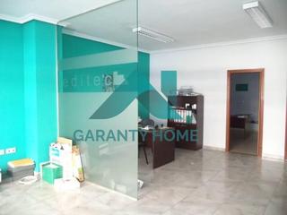 Location Local commercial à Centro. Se vende o se alquila local comercial en moctezuma, cáceres!