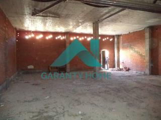 Lloguer Local Comercial a Montesol - Mejostilla. Se vende o se alquila local en bruto en residencial gredos