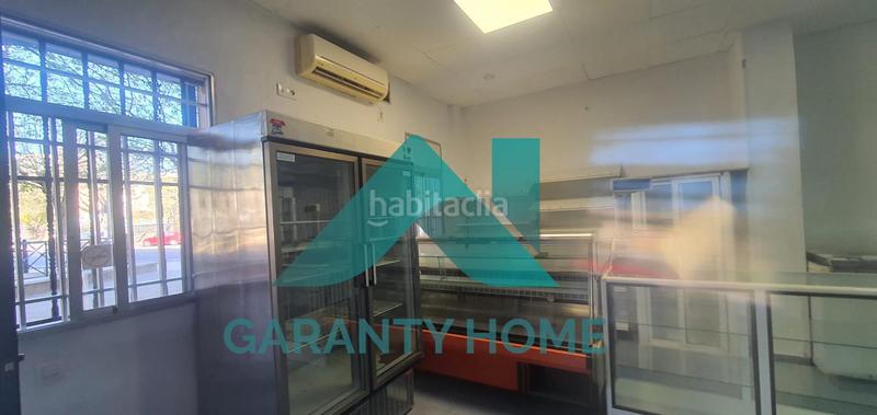 Foto d9da2903-8d2c-4d08-9348-5351ee546af6. Alquiler local comercial se alquila local comercial en la avenida de la hispanidad en Cáceres