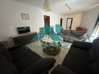 Rent Flat in Casco Antiguo. Piso amplio para estudiantes en zona colón!