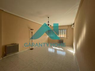 Location Appartement à Centro. Se alquila piso sin amueblar en zona fratres