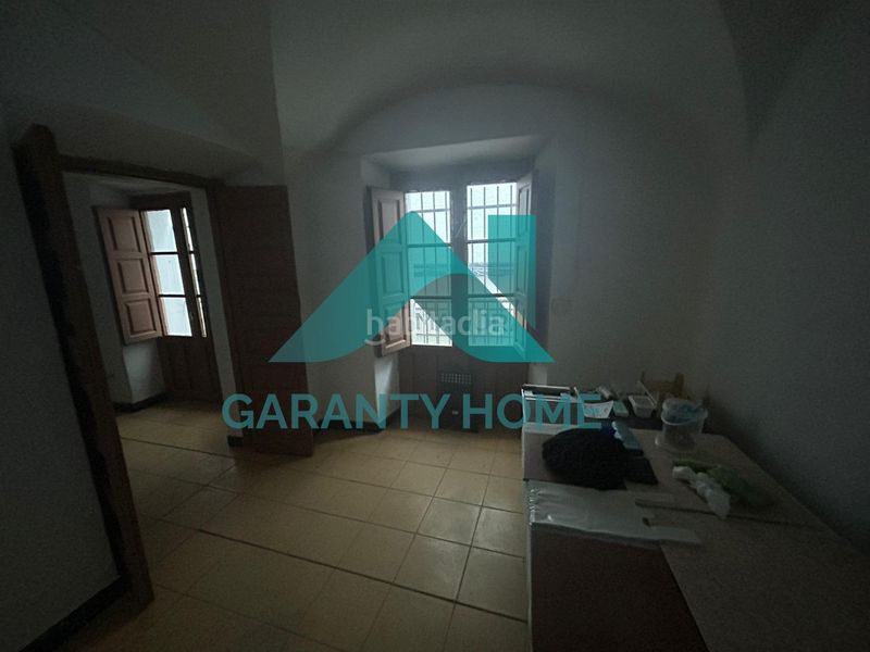 Foto 15086eea-9f06-4779-a4a0-dded17410efc. Casa se vende vivienda y local en zona pintores plaza mayor en Cáceres