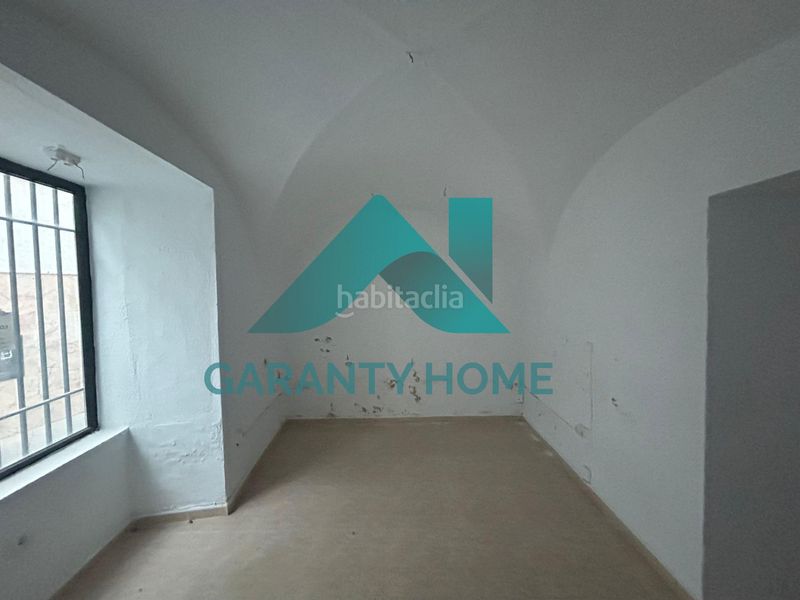Foto 3e8e4d42-2c67-4188-8c71-70e513f93171. Casa se vende vivienda y local en zona pintores plaza mayor en Cáceres