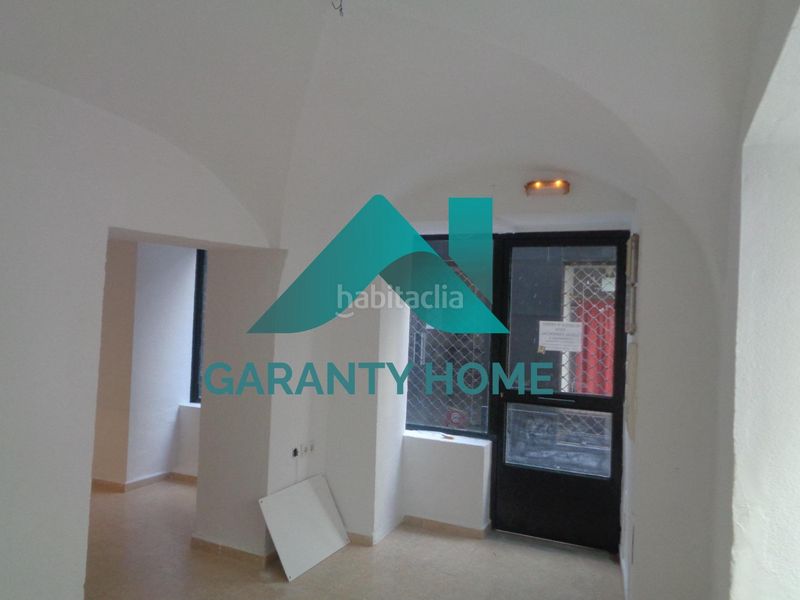 Foto 401c0a16-0f8c-4683-a4c7-971a742c2bab. Casa se vende vivienda y local en zona pintores plaza mayor en Cáceres