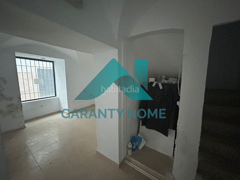 Foto 7e21c5fa-dbeb-46e1-966b-b45abea53dd8. Casa se vende vivienda y local en zona pintores plaza mayor en Cáceres
