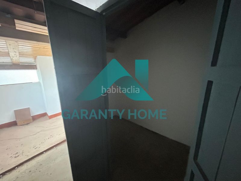 Foto eb0b5690-d950-49bf-858b-3c03eee7b7e1. Casa se vende vivienda y local en zona pintores plaza mayor en Cáceres