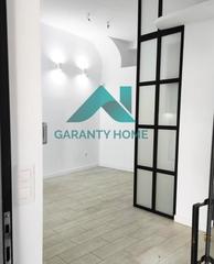 Affitto Locale commerciale in Centro. Se vende o se alquila local comercial en zona cánovas, cáceres!