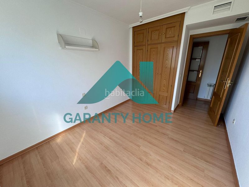 Foto 5c900b56-00ab-43ef-9fca-fb3c5ce26f8c. Rent flat with heating parking pool in Centro Cáceres