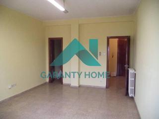 Oficina a Centro. Se vende despacho con posibilidad de convertir a vivienda en cán