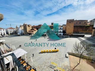 Pis a Casco Antiguo. Se vende hostal en plaza mayor, cáceres!
