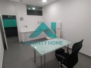 Alquiler Oficina en Casco Antiguo. Se alquila despacho dentro de clínica dental, cáceres centro