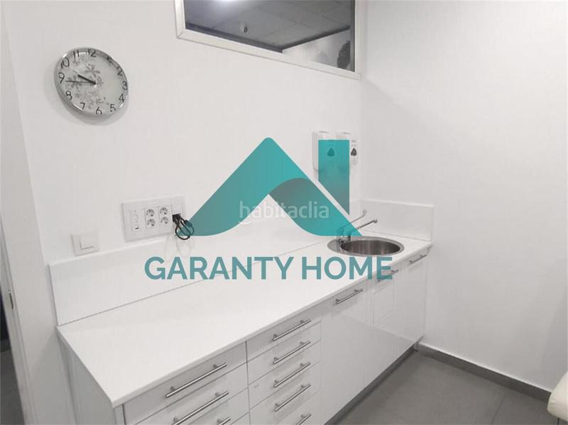 Foto f1371008-e89d-4c9a-b314-0d4f32a852e9. Alquiler oficina se alquila despacho dentro de clínica dental, centro en Cáceres