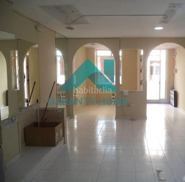 Foto 0f8ee82e-e07b-44d6-a653-fb0496d872e5. Rent business premise in Centro Cáceres