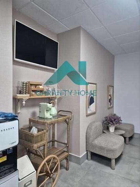 Foto b382d9a2-f74c-47e5-95d7-8741a27ee482. Rent office space with heating in Casco Antiguo Cáceres