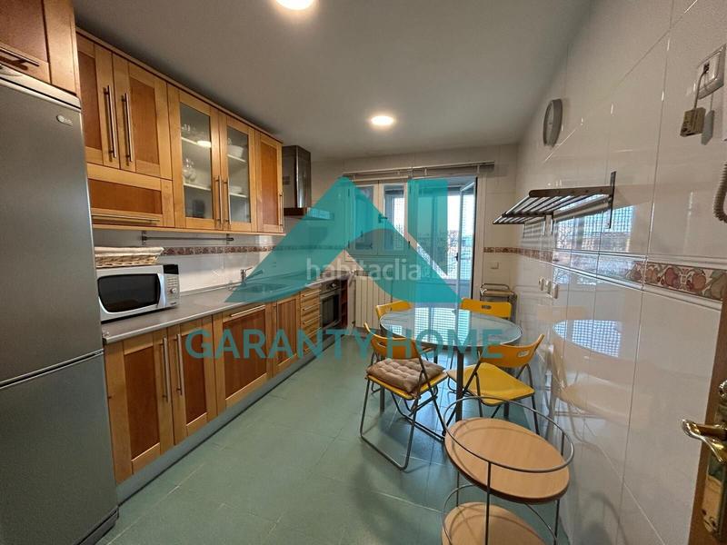 Foto 5e1b4094-6ac9-4779-b05c-7cb3c6df5731. Alquiler apartamento se alquila piso en zona r66 en Cáceres