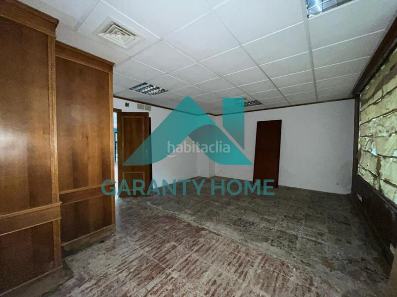 Foto 88b01f62-bc9f-422c-869a-fc12cff6565f. Alquiler local comercial se alquila local comercial en zona madrila baja en Cáceres