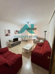 Rent Flat in Casco Antiguo. Se alquila piso para estudiantes en zona colón, cáceres!